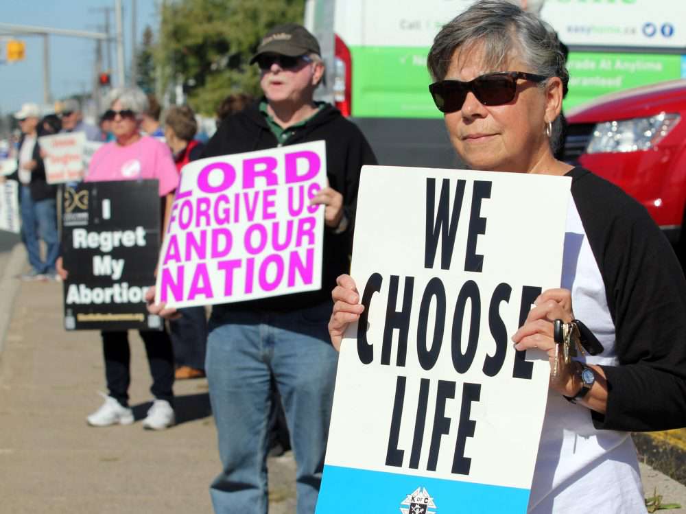 anti-abortion_protesters-e1516551999992