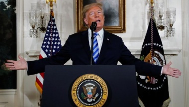 U.S. President Donald Trump announces his intention to withdraw from the JCPOA Iran nuclear agreement during a statement in the Diplomatic Room at the White House in Washington, U.S., May 8, 2018. REUTERS/Jonathan Ernst - HP1EE581H7TUL