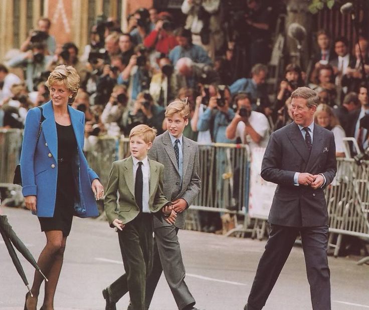 99e7310ce264b0528dfe16a2a3e6cd0c--princess-diana-funeral-prince-charles